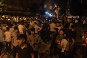 Diyarbakır'da taciz iddiası halkı sokağa d&ouml;kt&uuml;
