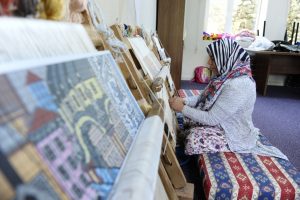 Bursa'da ipek halılar ilmek ilmek dokunuyor