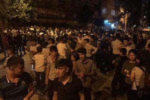 Diyarbakır'da polis, halkı sokağa d&ouml;ken tacizciyi arıyor