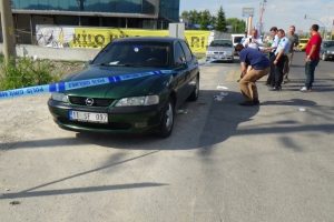 T&uuml;fekle eşini ve kayınbiraderini yaraladı