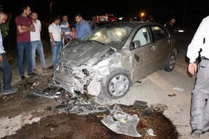 Hatalı sollama faciaya neden oldu: 3 &ouml;l&uuml;, 8 yaralı