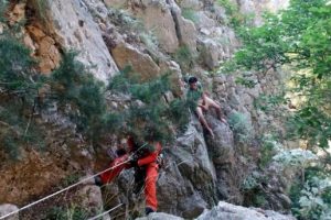 Vadide mahsur kalan 2 tatilciyi AKUT kurtardı