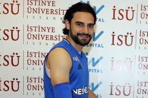 Mehmet Ekici imzayı atıyor