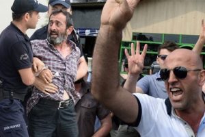 Adalet y&uuml;r&uuml;y&uuml;ş&uuml;nde hareketli anlar