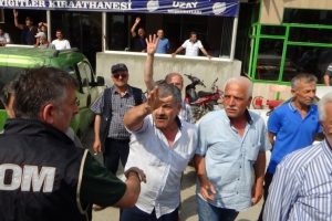 Şehit babasından y&uuml;r&uuml;y&uuml;ş&ccedil;&uuml;lere tepki