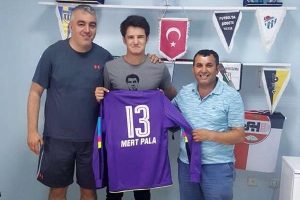 Karacabey Birlikspor Mehmet Mert'le devam dedi