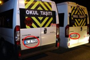 Minib&uuml;slerde ikiz plaka alarmı: Kıskıvrak yakaladılar