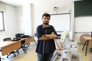 Bursa'da &uuml;niversite &ouml;ğrencisi robot kol yaptı