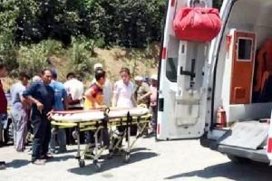Sakarya'da patpat aracı devrildi: 2 &ouml;l&uuml;, 6 yaralı