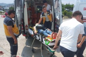 Kardeşinden ka&ccedil;mak i&ccedil;in pencereden atladı
