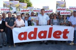 Sivas'ta CHP'den 'Adalet y&uuml;r&uuml;y&uuml;ş&uuml;'ne destek