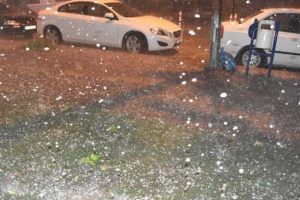 Kars'ı dolu ve yağmur vurdu