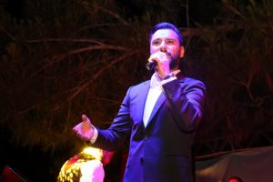 Alişan muhafazakar otelde konser verdi