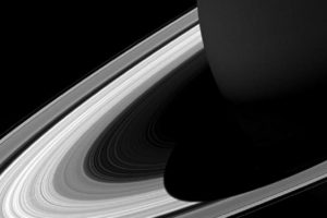 Cassini, Sat&uuml;rn'&uuml;n aydınlanma &ccedil;izgisini g&ouml;r&uuml;nt&uuml;ledi