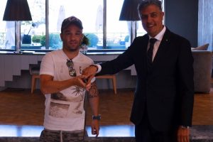 Valbuena'ya hoşgeldin pastası