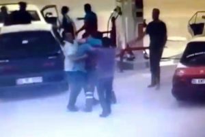 Benzin istasyonunda silahlı kavga!