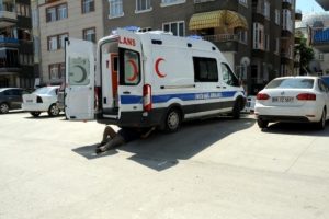Ambulanstan gelen patlama sesi polisi alarma ge&ccedil;irdi