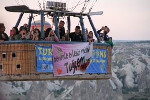 Kapadokya semalarında s&uuml;rpriz evlilik teklifi
