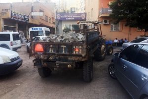 Hırsızlar bunu da yaptı: Parke taşlarını &ccedil;aldılar