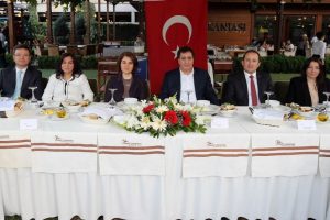 Bursa Valisi K&uuml;&ccedil;&uuml;k'ten veda yemeği