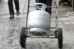 Mısır'da t&uuml;pgaza y&uuml;zde 100 zam yapıldı
