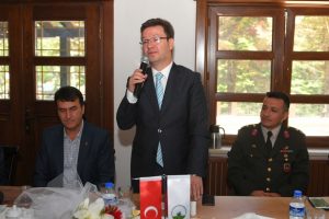 Bursa'da kaymakam &Uuml;nl&uuml;'ye veda yemeği