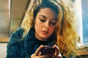Evlerinin 4'&uuml;nc&uuml; kattan d&uuml;şen gen&ccedil; kız kurtarılamadı