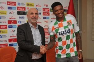 Alanyaspor'da g&uuml;ndem Fernandes