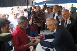 Bakan Elvan'dan şehit ailelerine taziye ziyareti