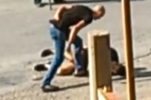 Kayınbiraderini 17 kez bı&ccedil;akladı
