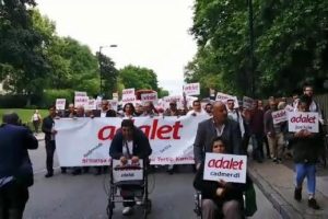 Londralı T&uuml;rkler 'Adalet Y&uuml;r&uuml;y&uuml;ş&uuml;'nde