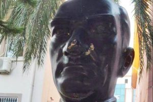 Atat&uuml;rk b&uuml;st&uuml;ne saldırıya tutuklama
