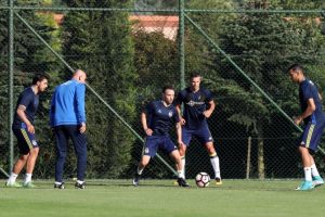 Fenerbah&ccedil;e, yeni sezon hazırlıklarını s&uuml;rd&uuml;r&uuml;yor