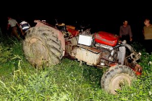 Bursa'da feci trakt&ouml;r kazası: 2 &ouml;l&uuml;, 1 yaralı