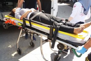 Bursa'da kadını ara&ccedil;tan yola attılar