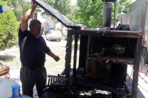 Engelli şahsın ekmek teknesini kundakladılar