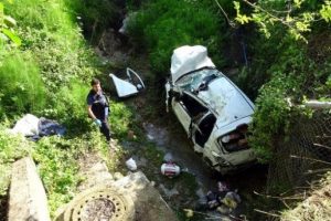 Tatilden d&ouml;nen eşleri trafik kazası ayırdı