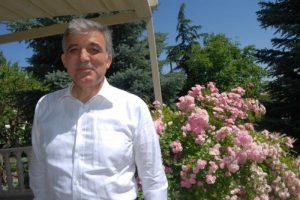 Abdullah G&uuml;l, babasının mezarını ziyaret etti