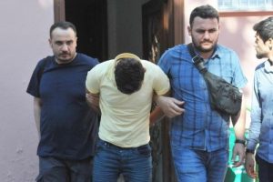 İlişkiye girdikleri kadının c&uuml;zdanını gasp ettiler!