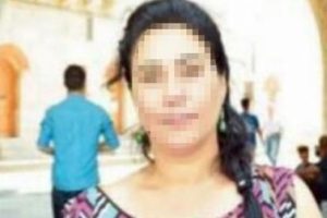 Kentin g&ouml;beğinde giyiminden dolayı taciz edildi!