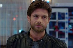 &Uuml;nl&uuml; oyuncu &ouml;l&uuml;mden d&ouml;nd&uuml;! Demir saplandı
