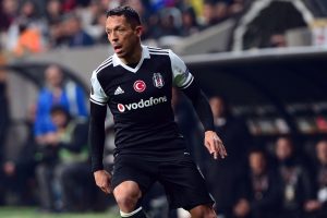 Adriano'nun alternatifi belli oldu