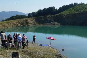 Serinlemek i&ccedil;in girdiği g&ouml;lette boğuldu