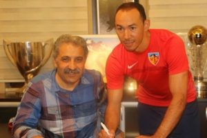 Umut Bulut'tan 2 yıllık imza