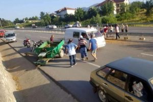 Patpat bariyerlere &ccedil;arptı: 5 yaralı