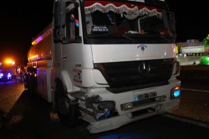 4 ara&ccedil; birbirine girdi! Bursa plakalı tanker...