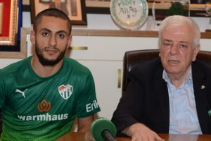 Barış Yardımcı Bursaspor'a imzayı attı