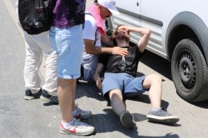 Adalet Y&uuml;r&uuml;y&uuml;ş&uuml;nde midib&uuml;s bir gence &ccedil;arptı