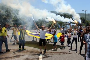 Fenerbah&ccedil;e'yi D&uuml;zce'de taraftarlar karşıladı