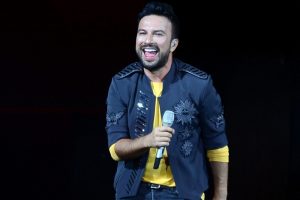 Tarkan sahneye yerin altından &ccedil;ıktı